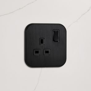 1G UK Socket (13A) Black