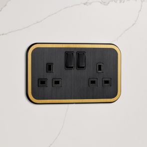 2G UK Socket (13A) Black / Gold
