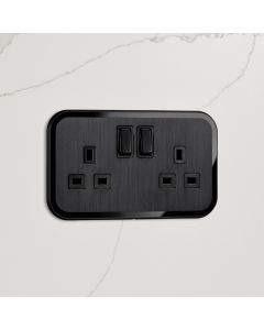 2G UK Plug Socket (13A) in Black & Black Gloss